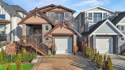 221 Campbell St, New Westminster, BC, V3M5K8 | Card Image