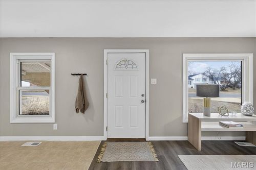 2370 Hawthorne Manor Dr, Florissant, MO, 63031-4410 | Card Image