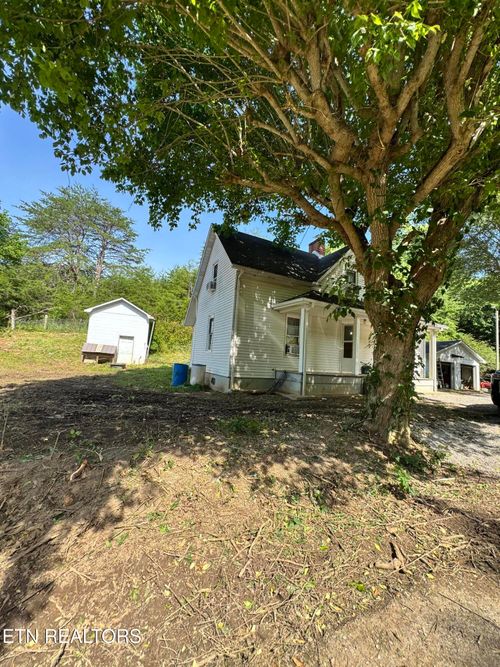 2395 Howard Rd, Bybee, TN, 37713-2226 | Card Image