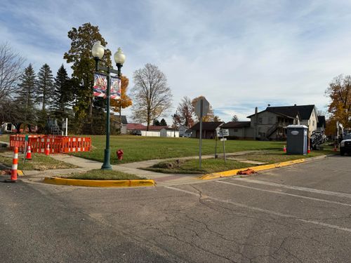 417 W Monroe St, Bangor, MI, 49013-1127 | Card Image