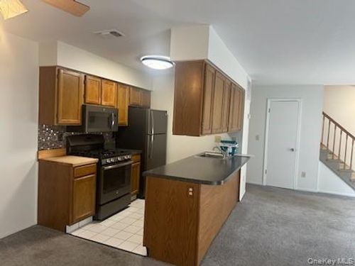 70 Homestead Village Dr, Warwick, NY, 10990-4214 | Card Image