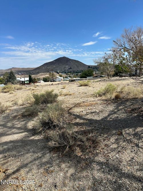 370 Arizona St, Tonopah, NV, 89049-1590 | Card Image