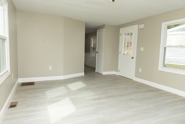 7 Silver Birch Ln, House other with 2 bedrooms, 2 bathrooms and 5 parking in Kingston MA | Image 5