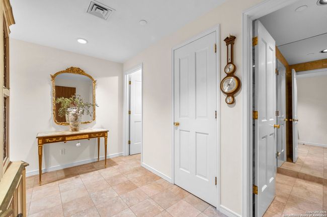 APT-304 - 200 Patterson Ave, Condo with 2 bedrooms, 3 bathrooms and null parking in San Antonio TX | Image 4