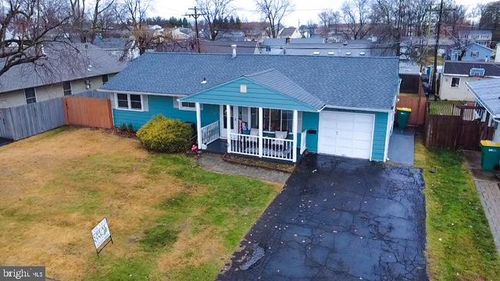 802 Dunbury Rd, FAIRLESS HILLS, PA, 19030-2512 | Card Image