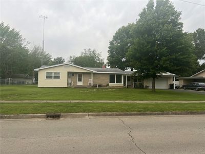 921 W 6th Street, House other with 3 bedrooms, 1 bathrooms and 5 parking in Ramsey IL | Image 1