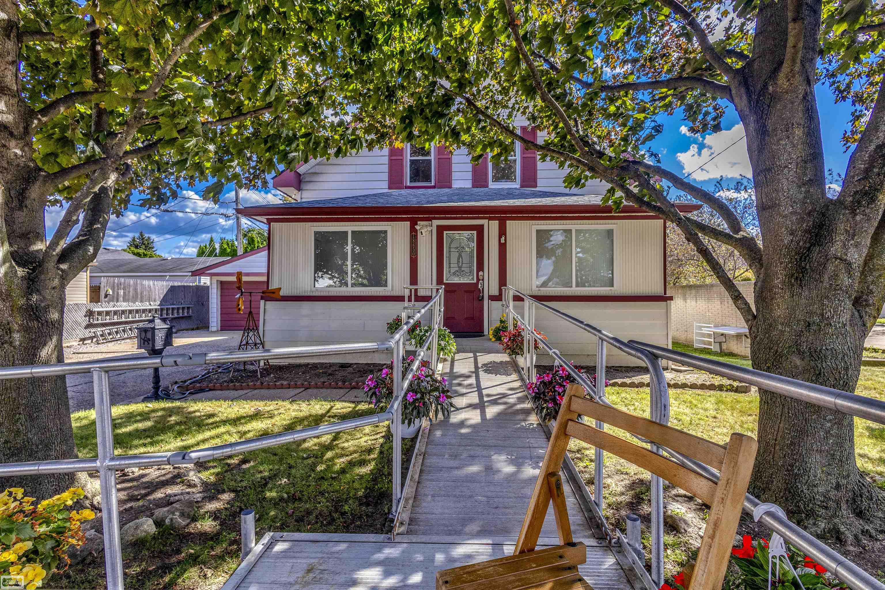 Florence St, Roseville, MI 48066