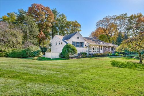 6 Canterbury Road N, Harrison, NY, 10528 | Card Image