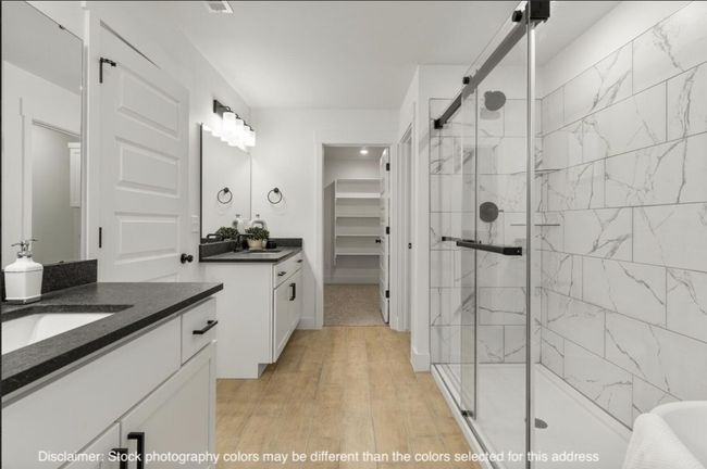 Primary Bathroom | Image 16
