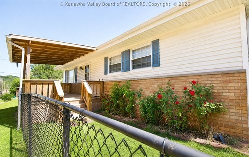 628 Cross Lanes Dr, Nitro, WV, 25143-1149 | Card Image