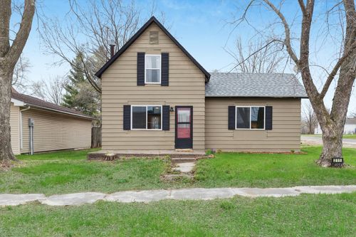 211 Clay St, New Boston, IL, 61272-8631 | Card Image
