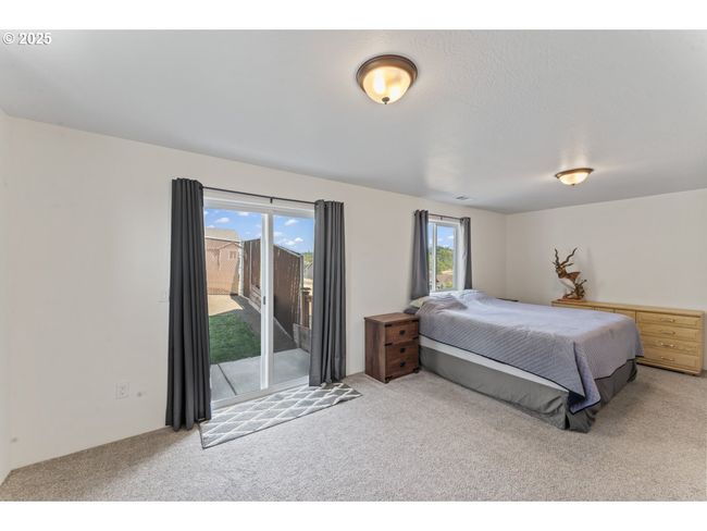 1019 Azure Way, House other with 3 bedrooms, 2 bathrooms and 2 parking in Eagle Point OR | Image 20
