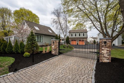 11 Post Rd, North Hampton, NH, 03862-2020 | Card Image