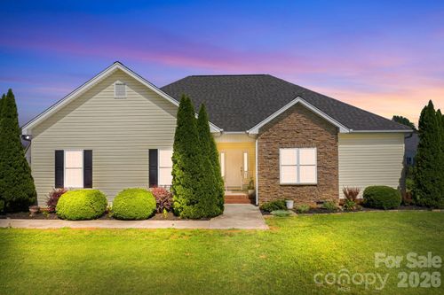 104 Castle Pines Ln, Statesville, NC, 28625-2382 | Card Image