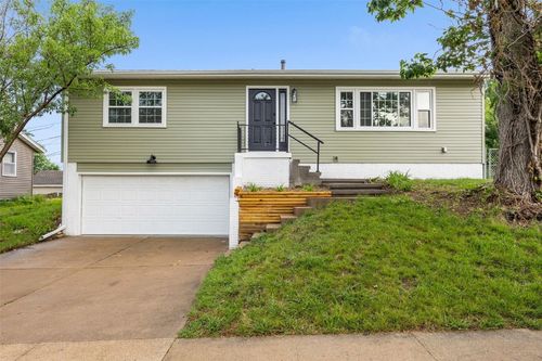 1642 19th St Nw, Cedar Rapids, IA, 52405-1507 | Card Image
