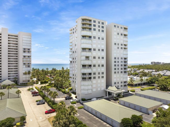 APT-1901 - 5049 N Highway A1a, Condo with 3 bedrooms, 2 bathrooms and null parking in Hutchinson Island FL | Image 5