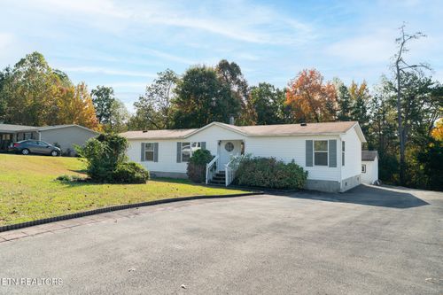 7524 Hunters Ridge Way, Knoxville, TN, 37914-8929 | Card Image