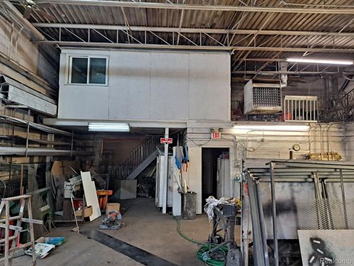 13118 E 9 Mile Rd, Warren, MI, 48089-2618 | Card Image