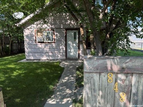 848 17th St W, Prince Albert, SK, S6V3Y4 | Card Image