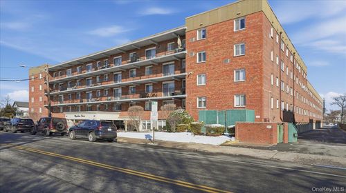 apt-226-200 Atlantic Ave, Lynbrook, NY, 11563-3508 | Card Image