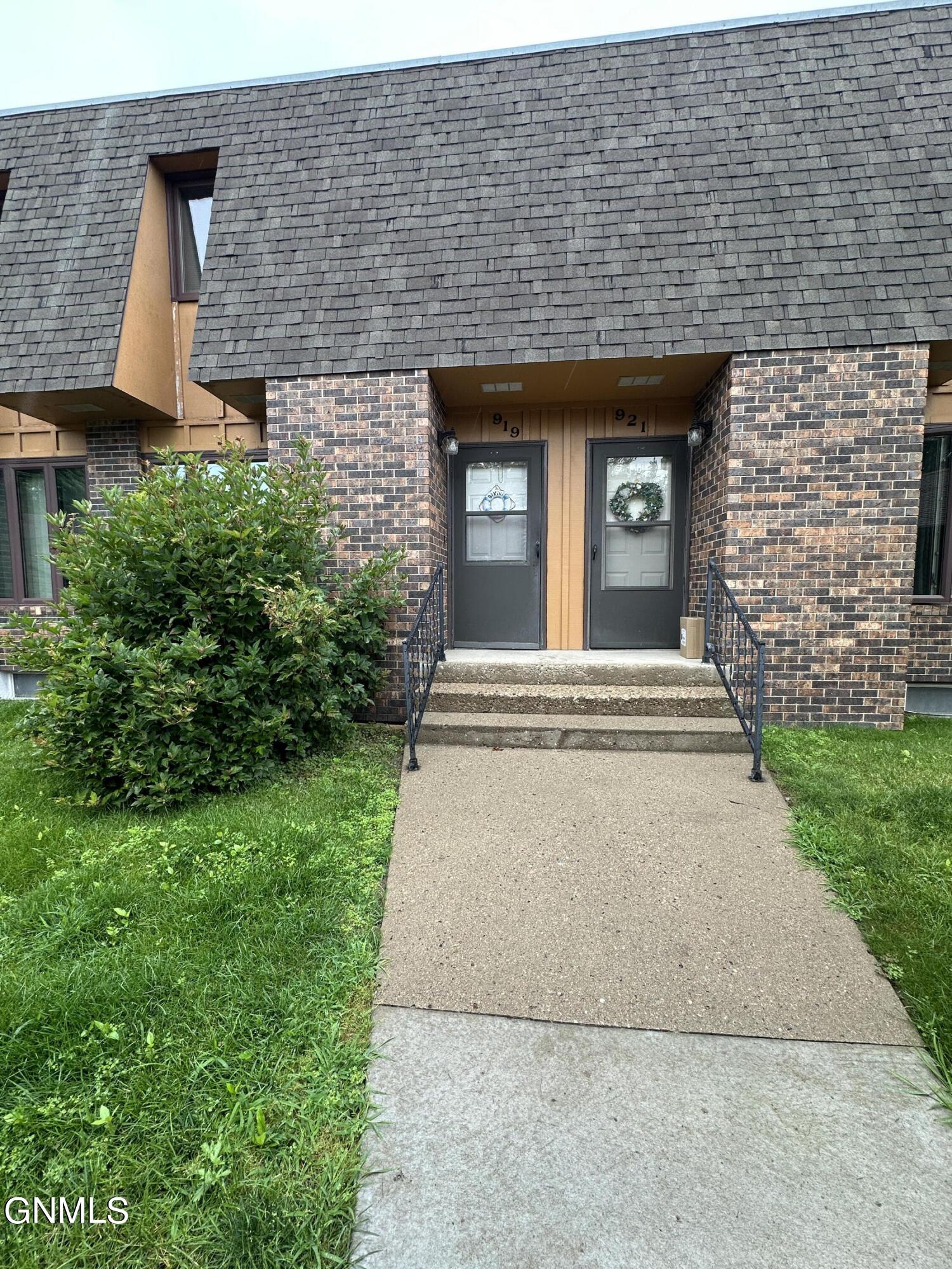 8th Ave, Jamestown, ND 58401