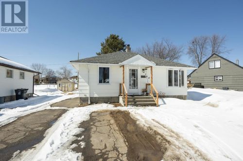 144 Strathcona Ave, Thunder Bay, ON, P7A1S3 | Card Image