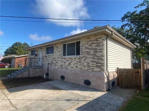 1301 Generes Dr, Harahan, LA, 70123-2116 | Card Image