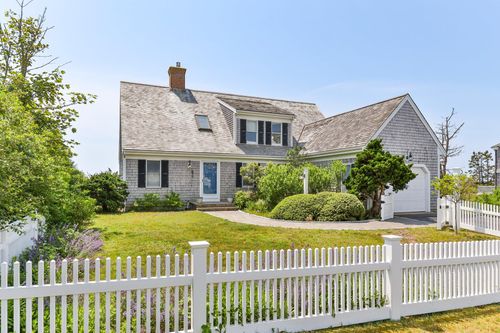 7 Sea St, Harwich Port, MA, 02646-2317 | Card Image