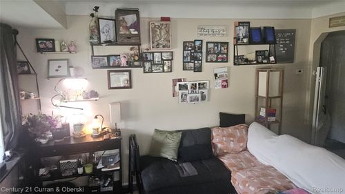 17764 Hanna St, Melvindale, MI, 48122-1033 | Card Image