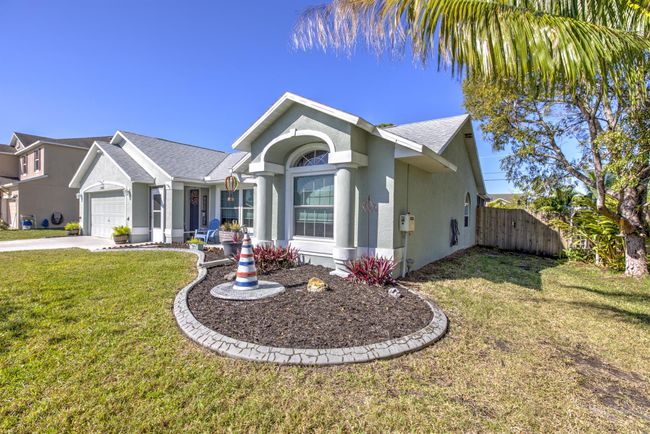 3582 Sw Margela St, House other with 3 bedrooms, 3 bathrooms and null parking in Port St Lucie FL | Image 4