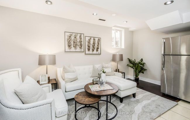 111 Fairhill Ave, House other with 6 bedrooms, 4 bathrooms and 2 parking in Brampton ON | Image 9