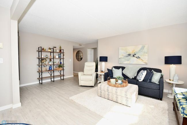 Living Room | Image 11