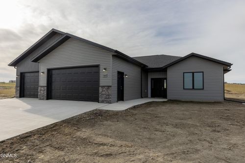 3607 Silver Leaf Avenue Nw, Mandan, ND, 58554 | Card Image
