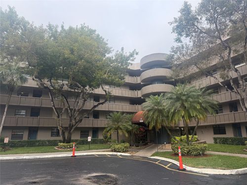 apt-422-1000 Colony Point Cir, Pembroke Pines, FL, 33026-2932 | Card Image