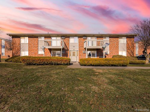 apt-6-121 E Van Riper Rd, Fowlerville, MI, 48836-8944 | Card Image