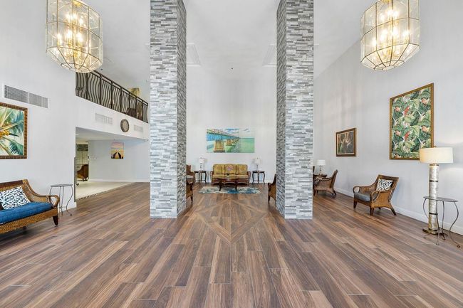 Lobby | Image 27