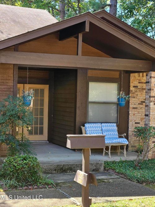 6 Shore Dr, Clinton, MS, 39056-3546 | Card Image