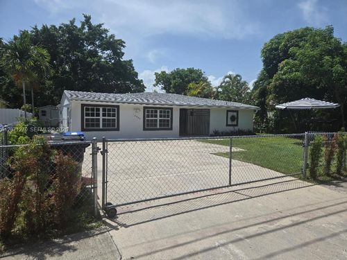 18360 Ne 22nd Ave, North Miami Beach, FL, 33160-2003 | Card Image