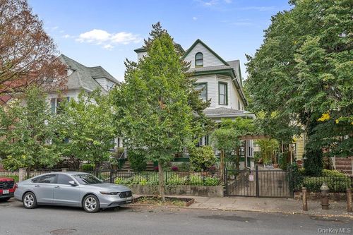 455 E 28th St, Brooklyn, NY, 11226-8354 | Card Image