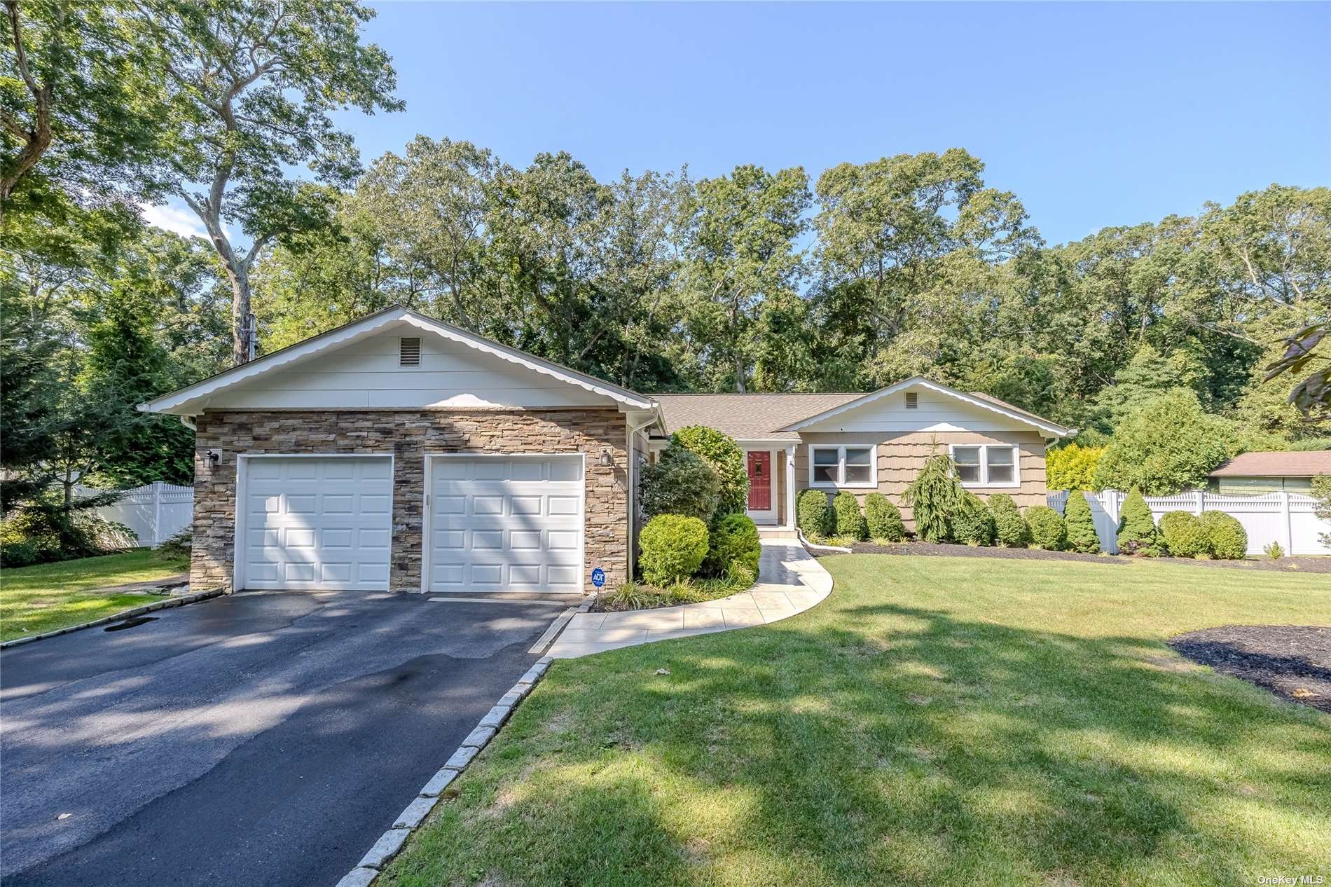 Josephine Dr, Wading River, NY 11792