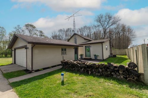 10999 Douglas Rd, Osceola, IN, 46561-9437 | Card Image