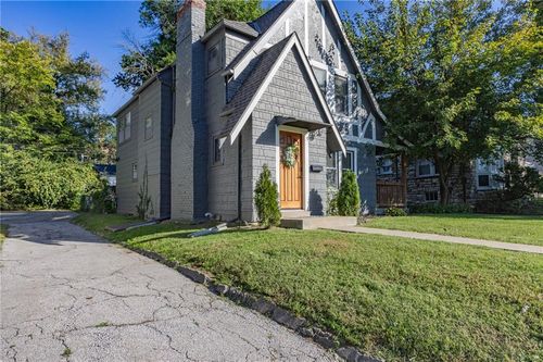 7411 Forest Ave, Kansas City, MO, 64131-1727 | Card Image