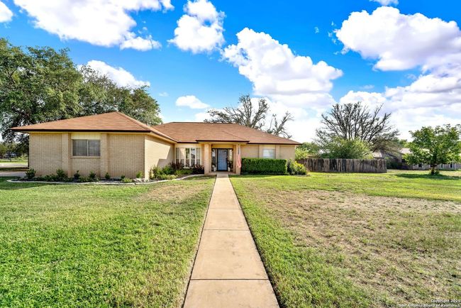 1314 Acorn Rd, House other with 3 bedrooms, 2 bathrooms and null parking in Hondo TX | Image 4