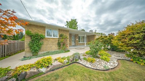 162 Victoria St, Simcoe, ON, N3Y1L8 | Card Image