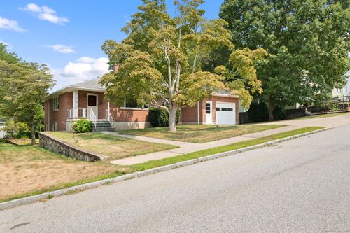 57 Farmington Ave, New London, CT, 06320-3203 | Card Image