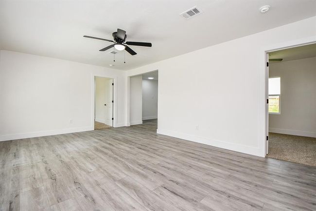 4223 Elmwood St, House other with 4 bedrooms, 2 bathrooms and 1 parking in Houston TX | Image 4
