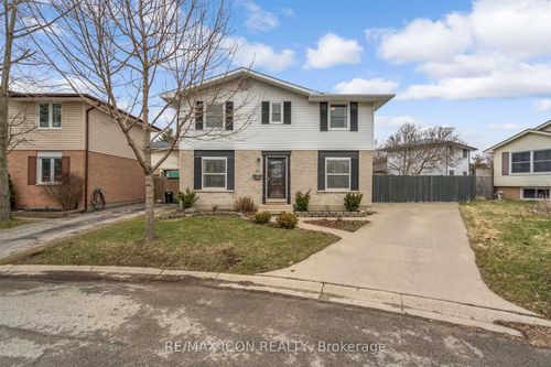 82 Bloomsbury Crt, London, ON, N5V3N8 | Card Image