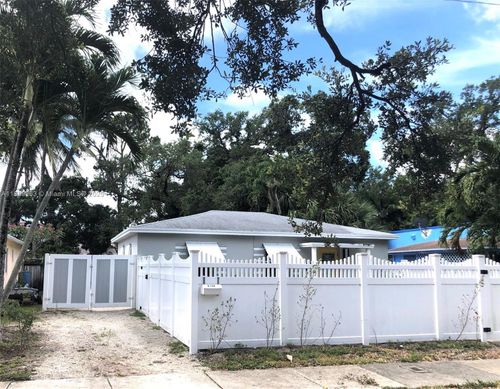 b-rear-812 Sw 16th Ct, Fort Lauderdale, FL, 33315-1637 | Card Image