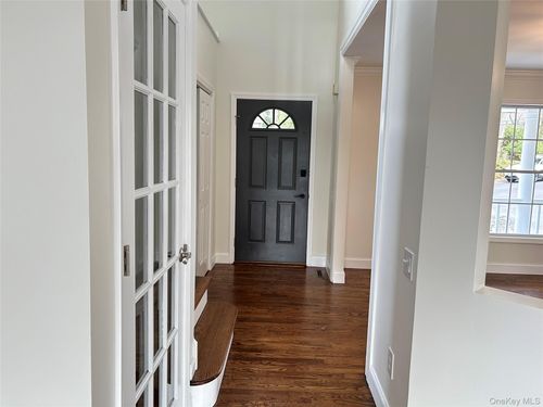 24 North Dr, Centerport, NY, 11721-1550 | Card Image