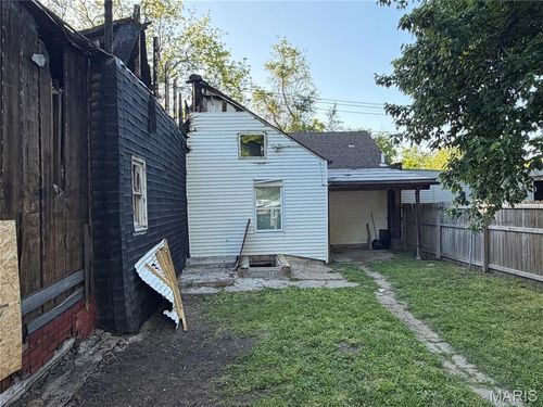 7135 Vermont Ave, Saint Louis, MO, 63111-3032 | Card Image